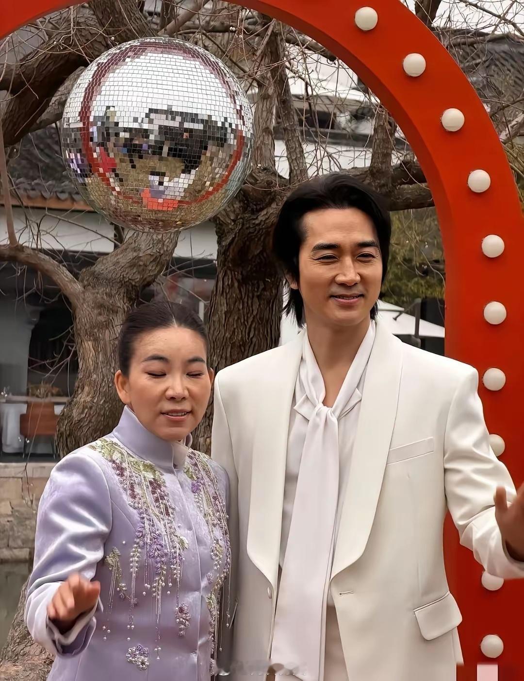 韩国男演员，不仅容易馒化，而且容易老，看来医美技术不如内娱。