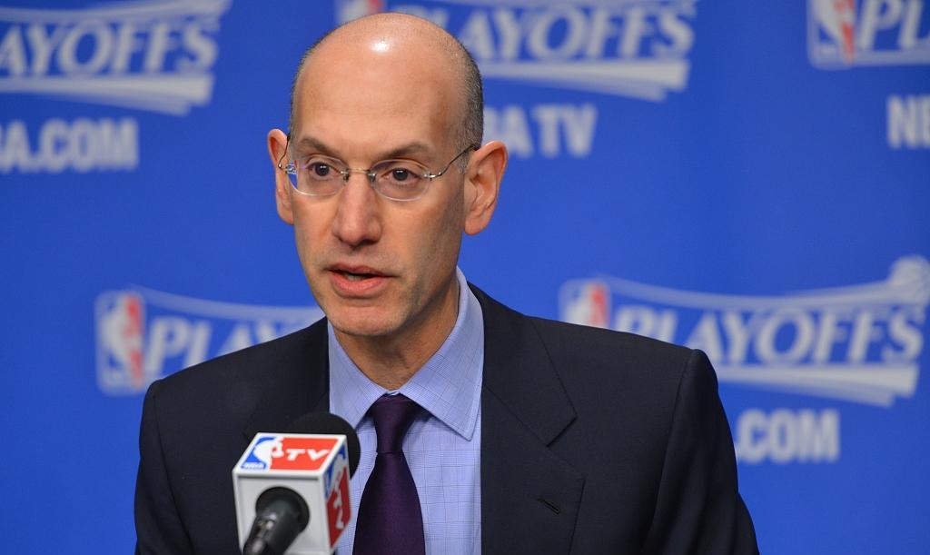 墙倒众人推，莱昂纳德身败名裂！美媒报道：NBA联盟本来想保留小卡的合同，只是顶格