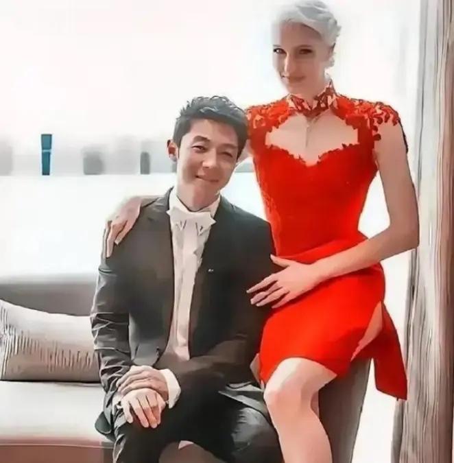 🌞八年前，亿万豪门千金李白执意要嫁给撒贝宁，而与父亲决裂，八年后，李白终于