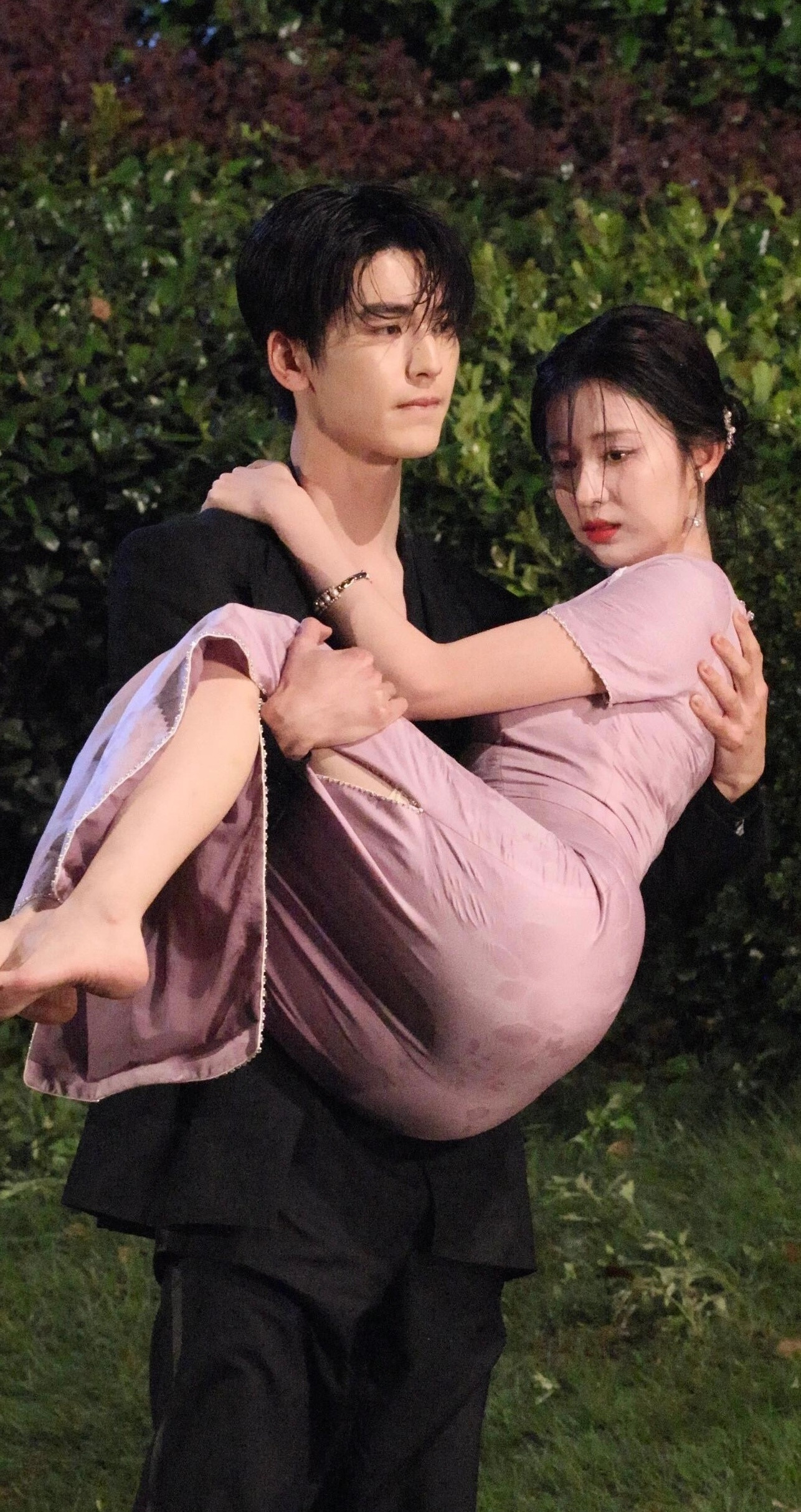 王楚然去跑男录制在机场开始奔跑了旗袍美人王楚然🤩​​​