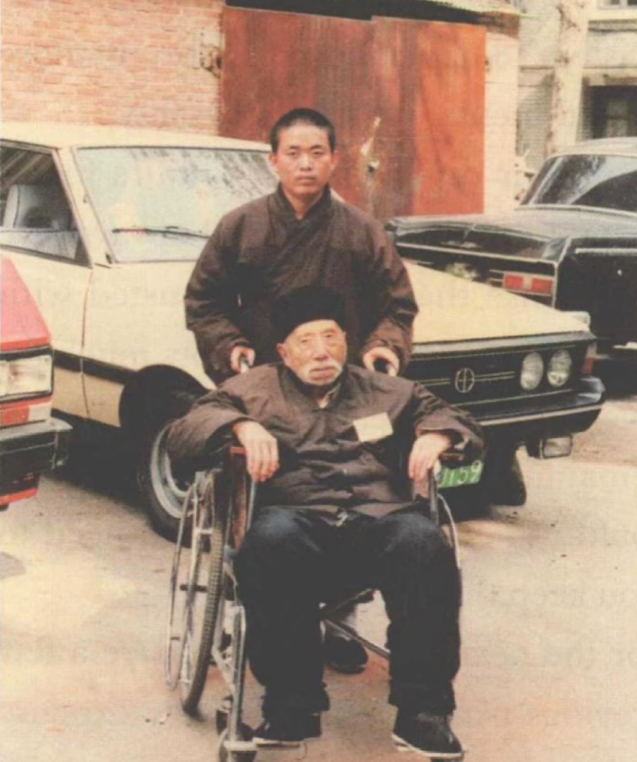 这是释永信当年刚出家时的照片，当年的他不过16岁，不难看出，当时释永信的面相就和