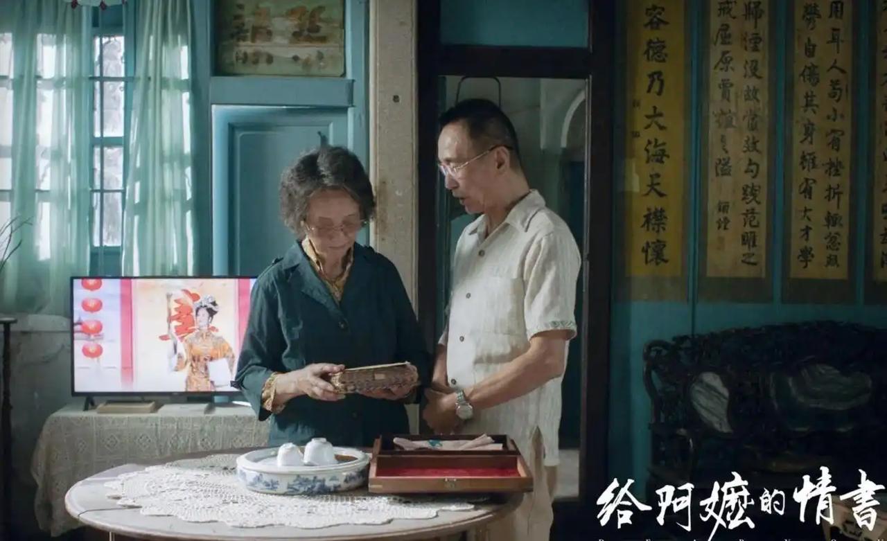 一部潮汕电影，为何能让新加坡官媒急到失态？三天连发三篇评论，甚至公然警告新加坡华