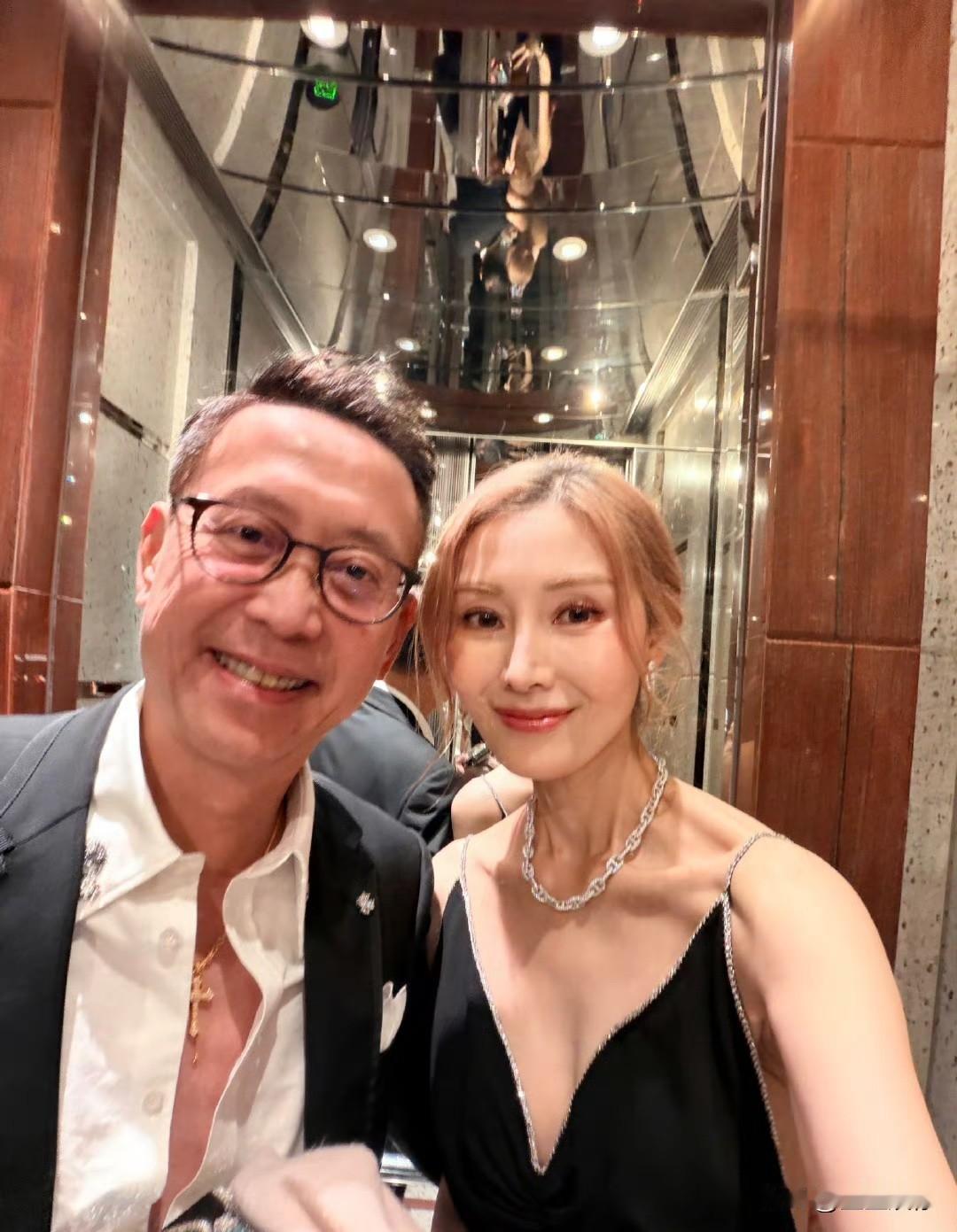 许晋亨如果不是豪门公子哥，是不可能追到李嘉欣的。她真是把“美人老了还是美人”展现