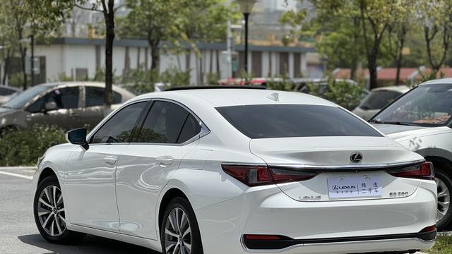 19万,雷克萨斯ES,2020年一手准新车,优雅出行新选择