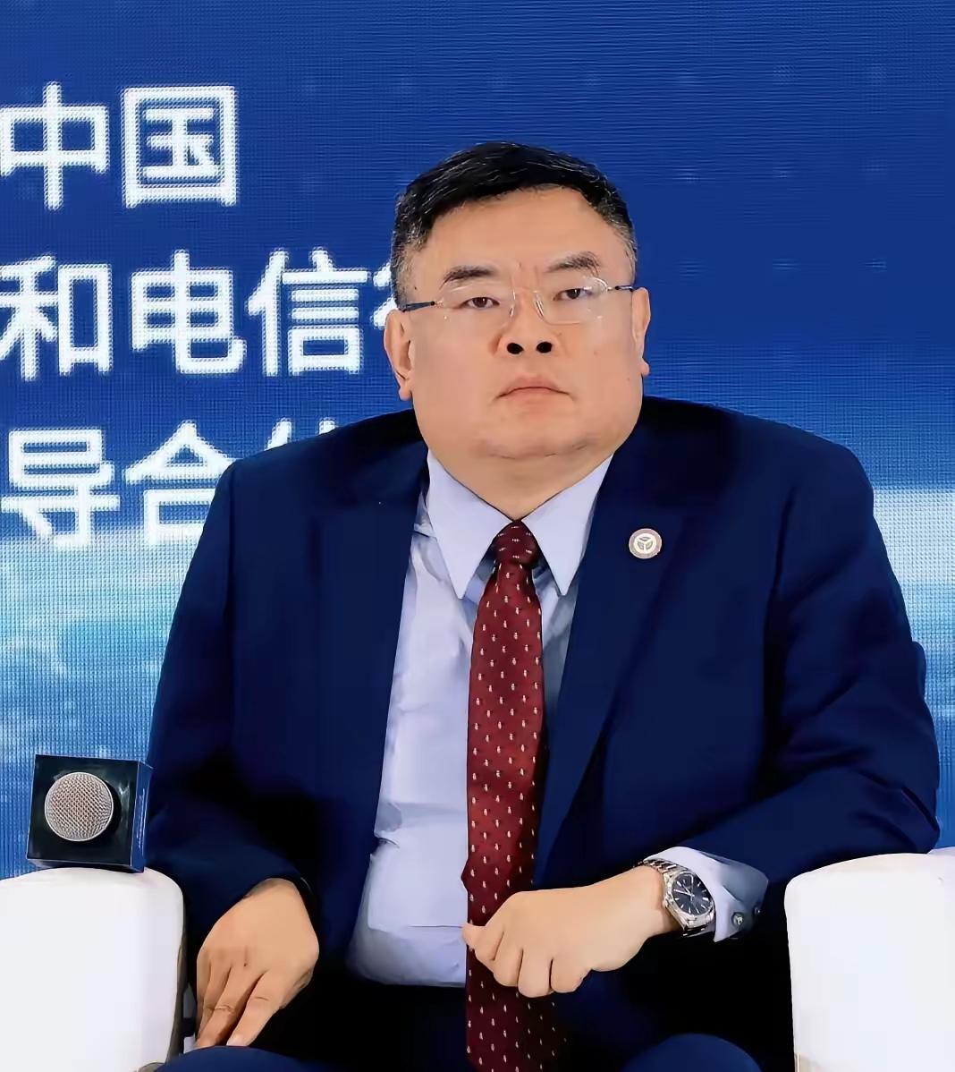 瞒不住了！手握近2万律师的律所大佬，竟栽在10亿融资担保上，彻底翻车！梅向