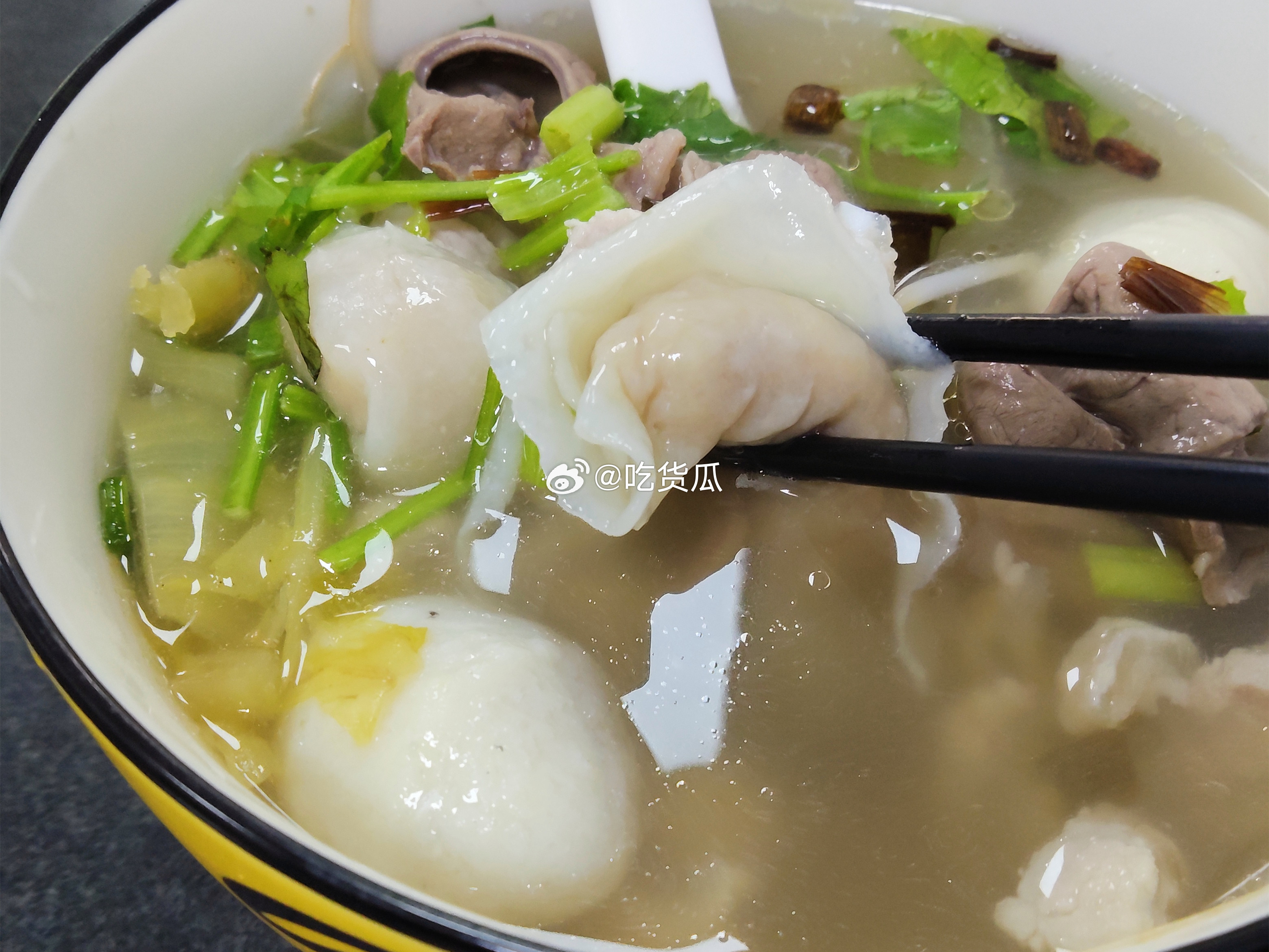 丹霞庄老厝阿姨隔壁的陈记原汁猪肚，好像也开了挺长时间的，店面应该是重新翻新过，看