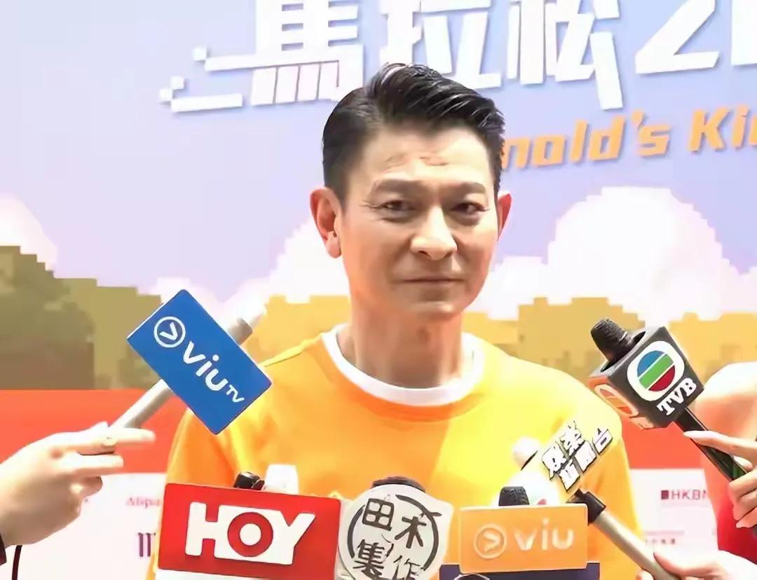 刘德华正面回应潘宏彬去世，直言对方新年前便离开，没见上最后一面，对于是否参加其葬