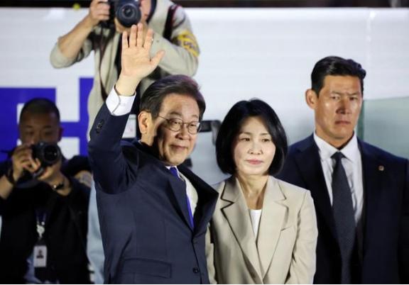 李在明到底有多亲华？把白宫官员都吓得说胡话了2025年6月3日，韩国选民投下
