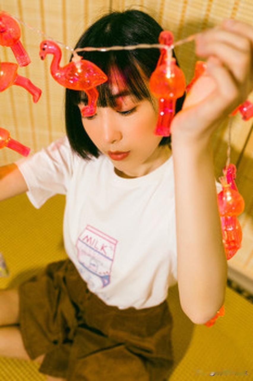 女孩筹备着结婚，打算向男孩索要8万彩礼。闺蜜得知后，对她说：“周围结婚彩礼都是1