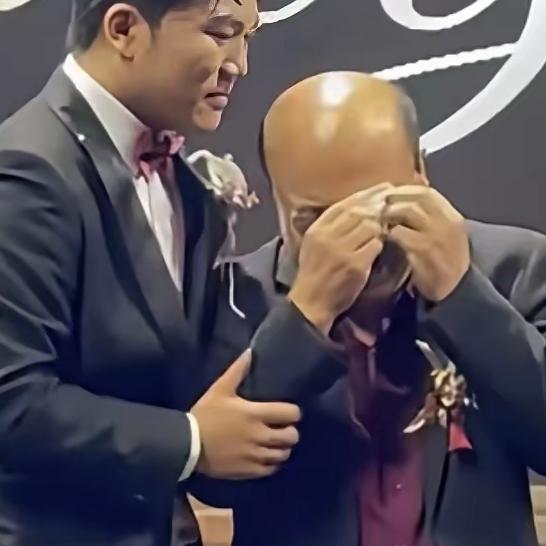 别瞎猜了，解清帅妈妈婚礼上不高兴的原因找到了！不是别的，是因为解清帅奶奶当时已经