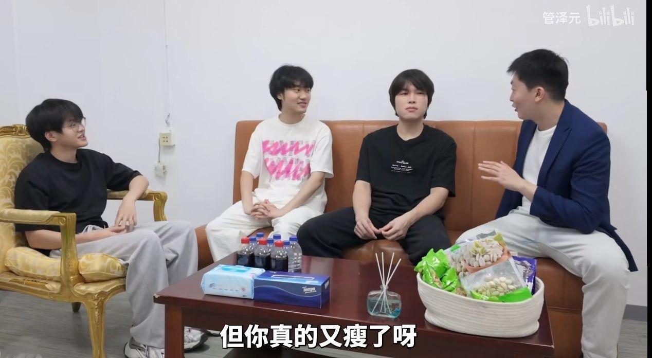 管泽元和Bin世纪和解英雄联盟blg​​​