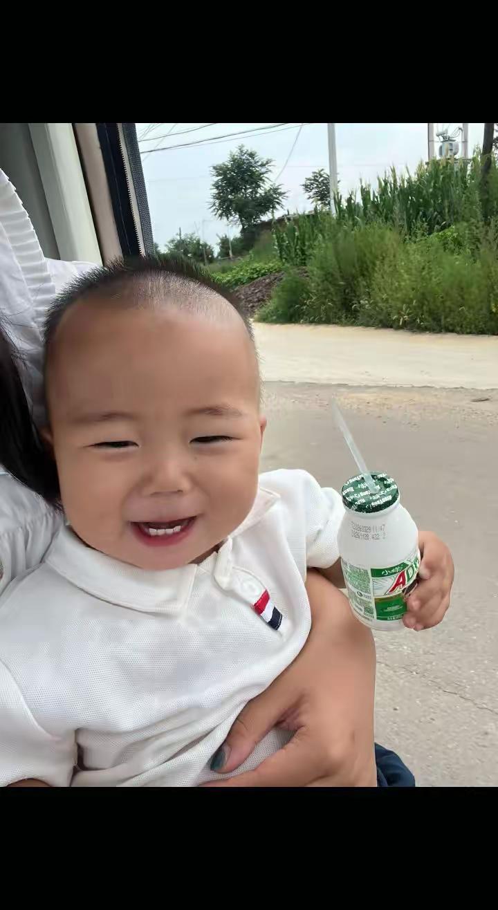再见了37度的爱，亲喂14个月！从最初出生就打算让你吃奶粉，最后妥协喂母乳！我的儿子仿佛一夜之间长大