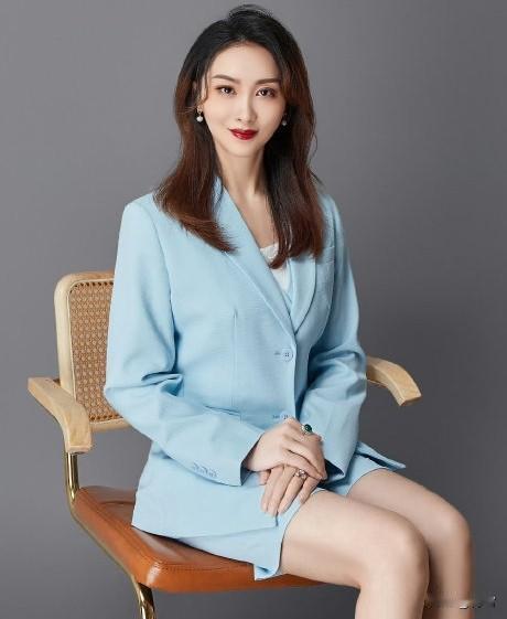 大家都在关注裴铁的“终南捷径”，却是忽略了她的政治身份。近日，北京理工大学助理