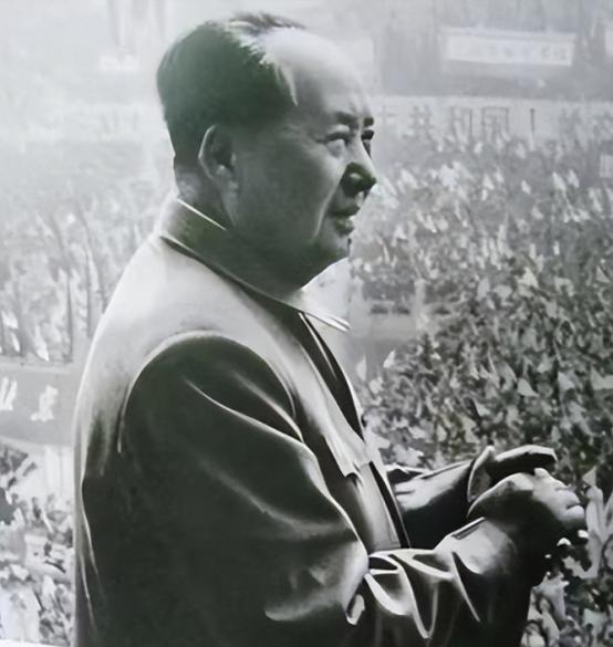 1972年，日本访华，却只带来500亿美元战争赔偿款。谁知，毛主席大手一挥，直接
