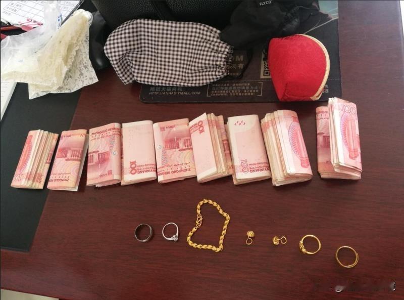 女子金手链掉进火炉翻找出48颗金珠黑龙江大庆的郝女士可太惊险又幸运了！1月中