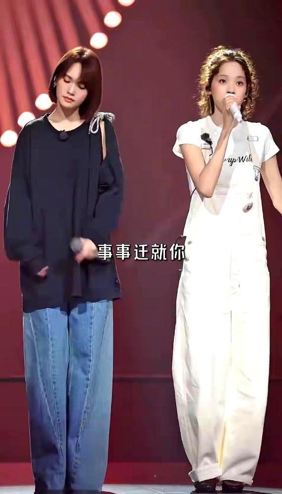 传言说李荣浩和杨丞琳这婚像没结，一年三百天见不着，感情淡了？细节一摆就明白：连