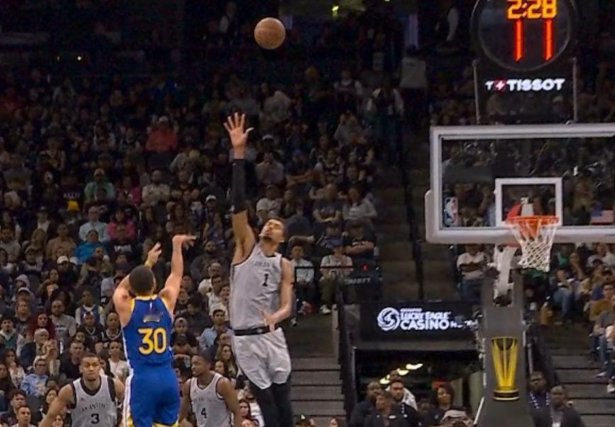 明日战鹈鹕，勇士理应拿下的一场比赛昨日勇士以一分之差险胜马刺之后，新赛季已