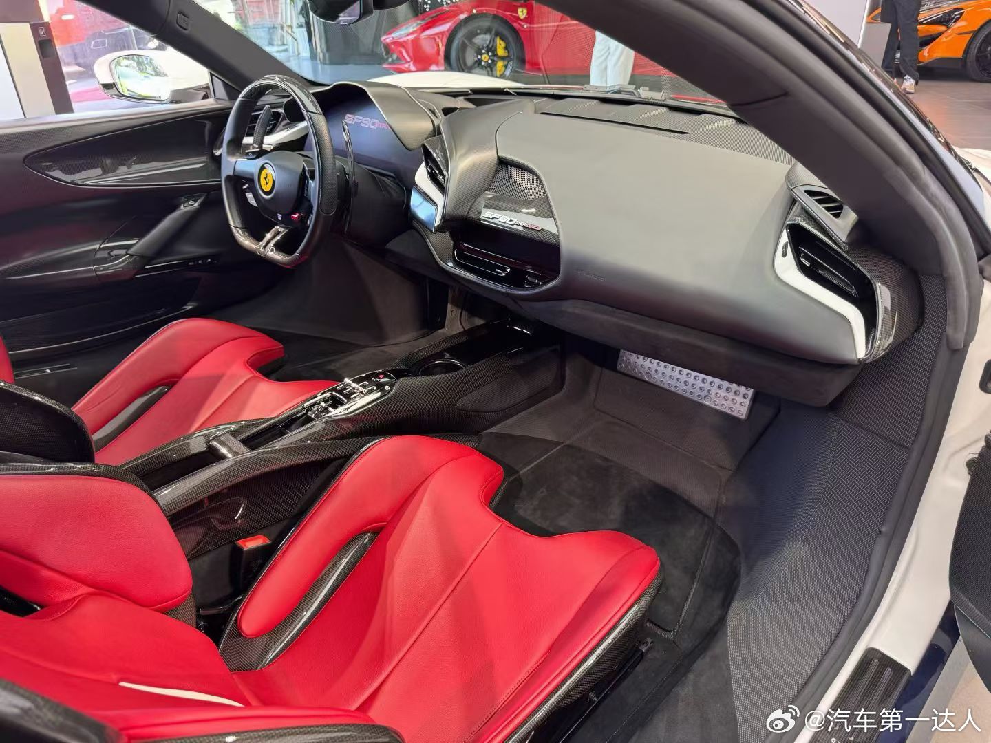 法拉利sf90Tailormade高定，白中之王，选配290万，22年129