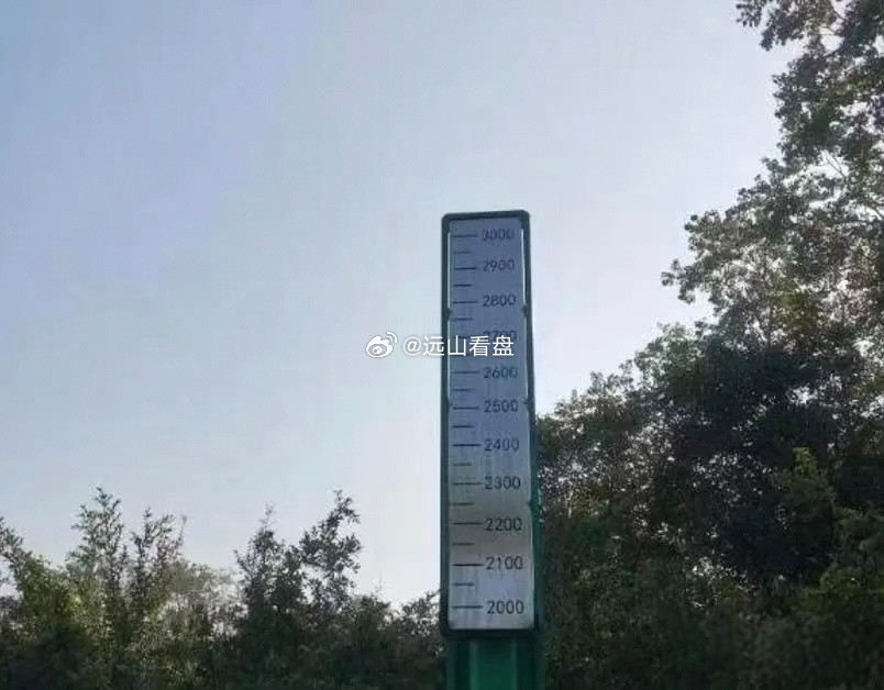 目前15个最难就业的专业：第一：新闻学第二：生物工程第三：法学第四：环境工程第五