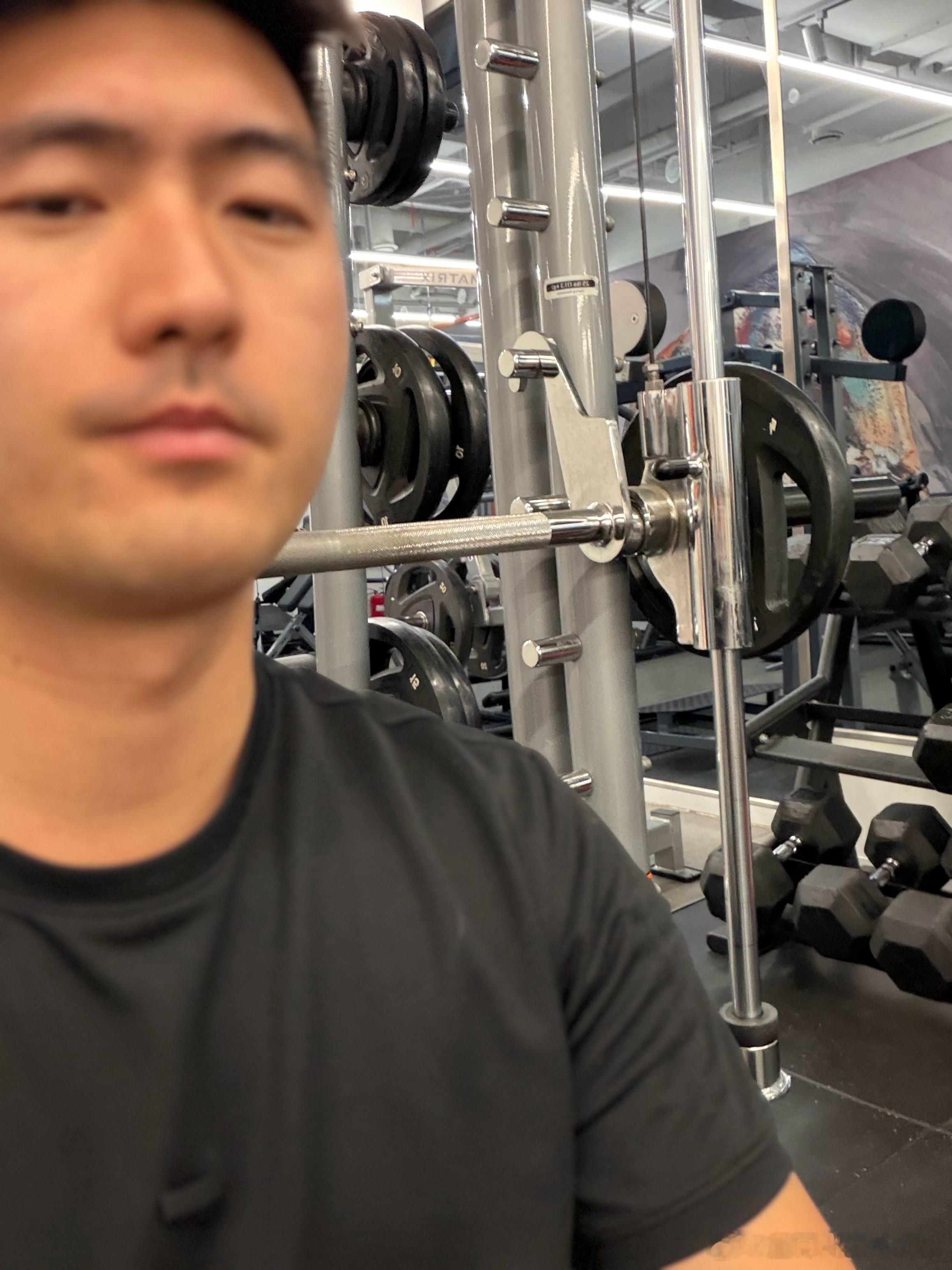 那啥，好久没健身了重新办卡，练起来吧从胸开始我的日常plog北京