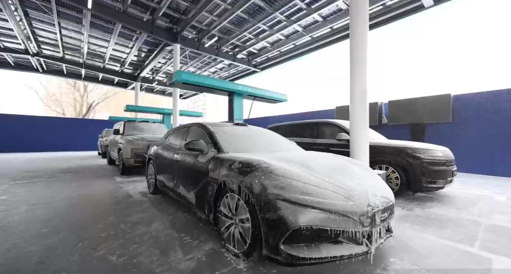 比亚迪闪充两大顾虑，一次性说清！很多人问我，比亚迪闪充到底伤不伤电池、会不会给