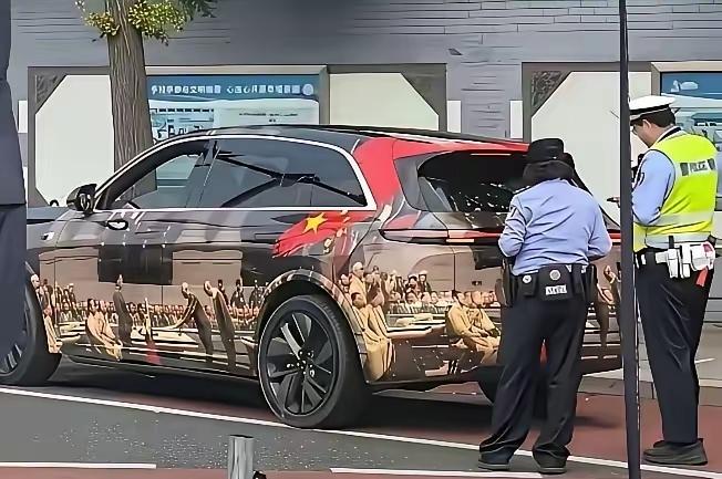 把爱国贴满车身，触犯了什么法律？