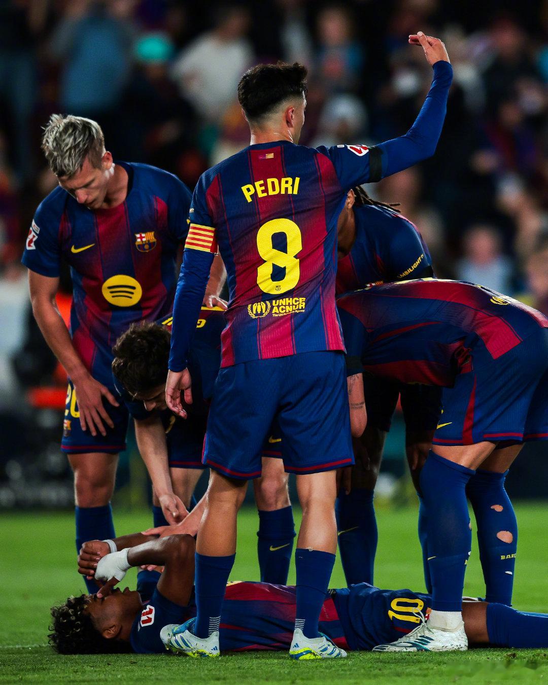 【亚马尔伤停】《每日体育报》：巴萨小将亚马尔在对塞尔塔的比赛中主罚点球命中，但随