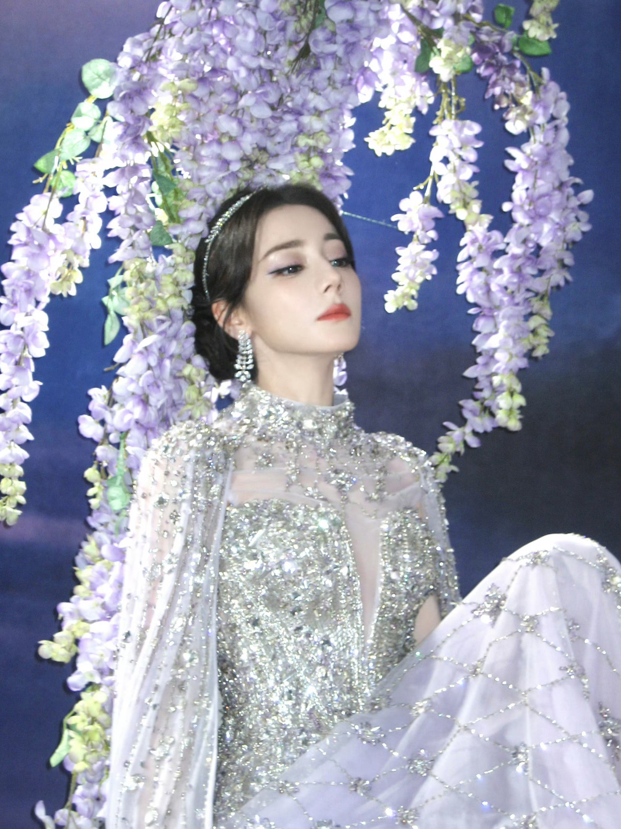 热巴最新物料这脸还是那么耐打