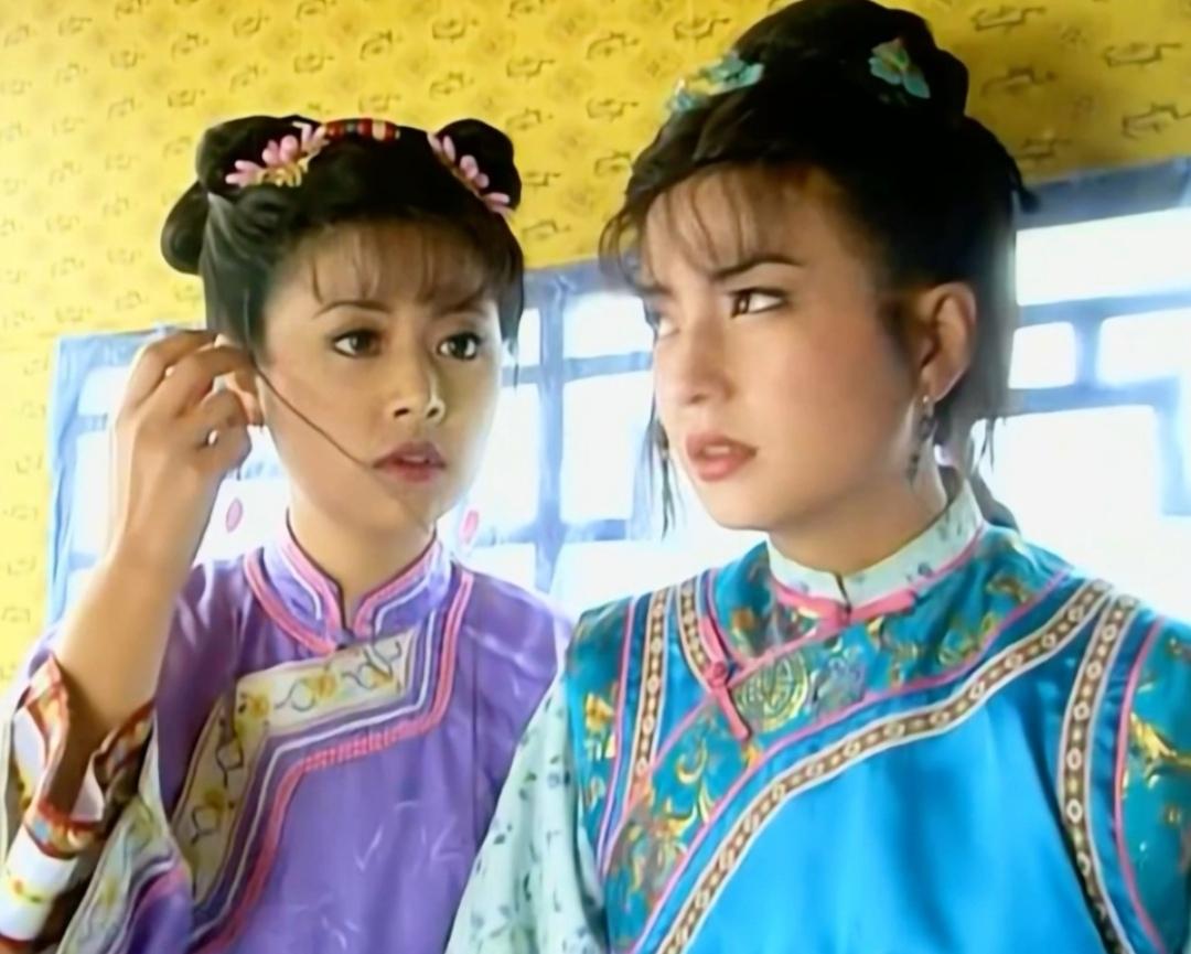 其实当年林心如的眼睛又大又美、水汪汪的，演技也很在线，戏路也宽。只可惜在《还珠格