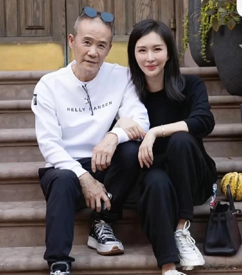 财富终究堆不出认知高度前脚还在财经版面大谈“资本布局”“行业远见”，后脚就被一