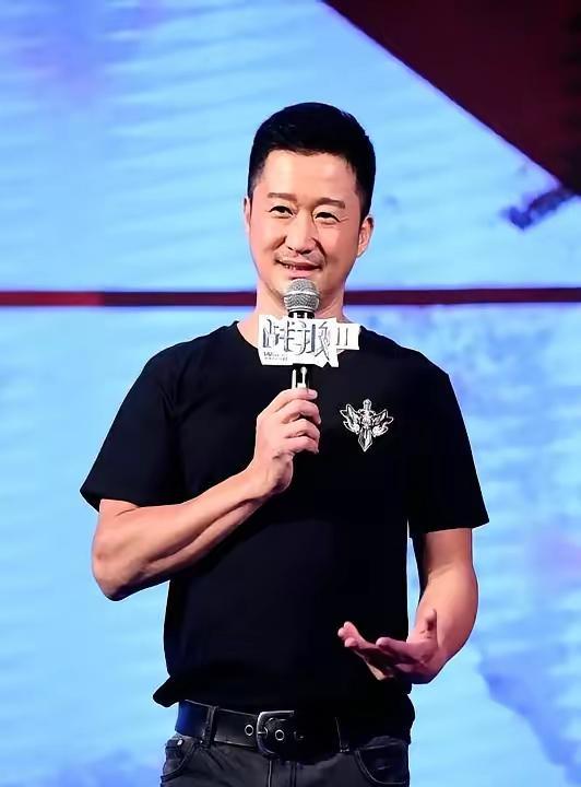 记者：您自导自演的《战狼2》取得了这么大的成绩，这段时间里，心里有没有过哪怕一丝