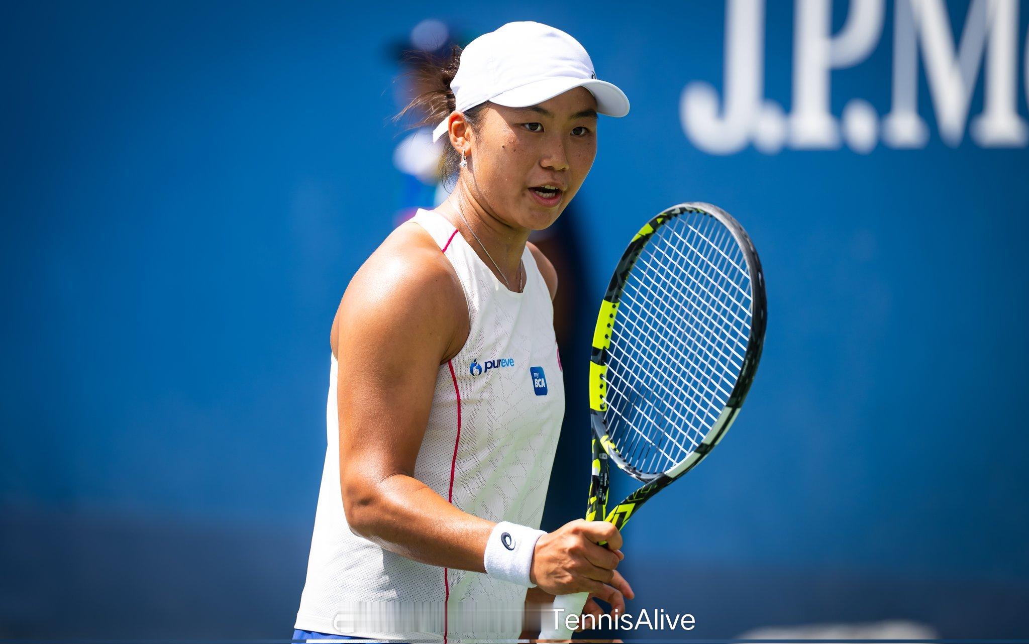 ✅2025赛季77胜15负✅职业生涯首冠✅2025年拿了8个冠军（包括itf）✅