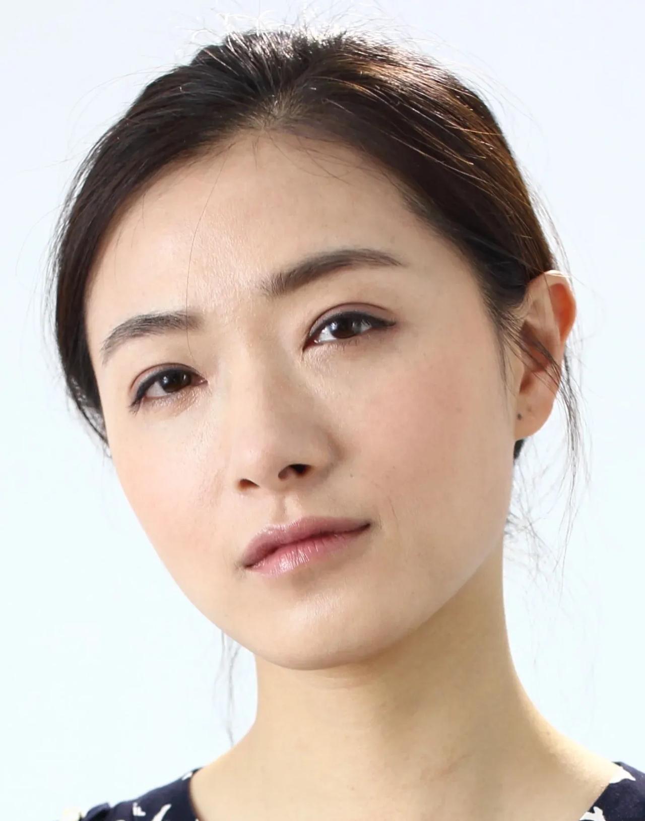 万茜，也是气质大于长相的类型，而且年龄越大气质越好。#万茜#