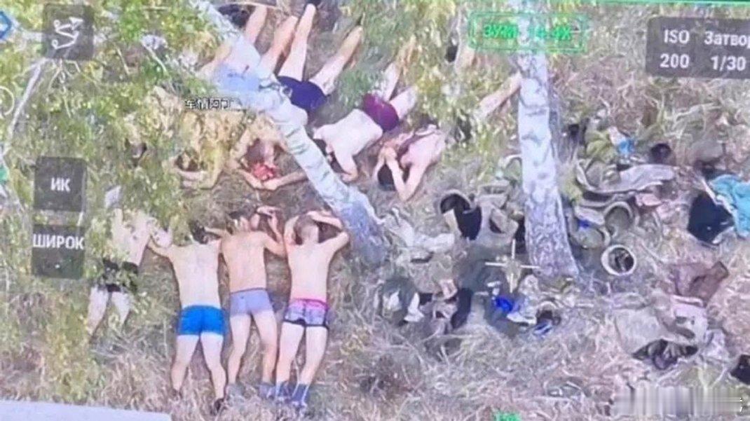乌克兰安全局公布了被俘俄军士兵的审讯录像，该士兵与其同伙在库尔斯克地区枪杀了9名