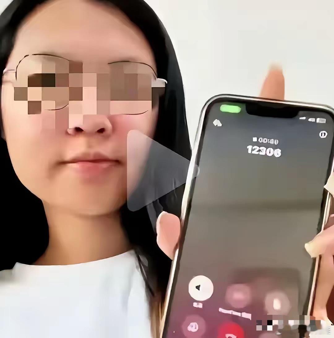 她是留学生，专门学女权主义的。投诉12306，要求高铁站台全面禁烟！粗一看起来，