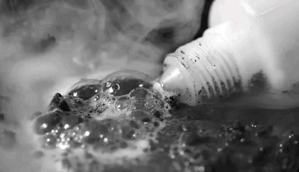 刷到这个新闻的时候整个人都气到发麻。印度这名男子之前因为涉毒被女方退婚，不仅没