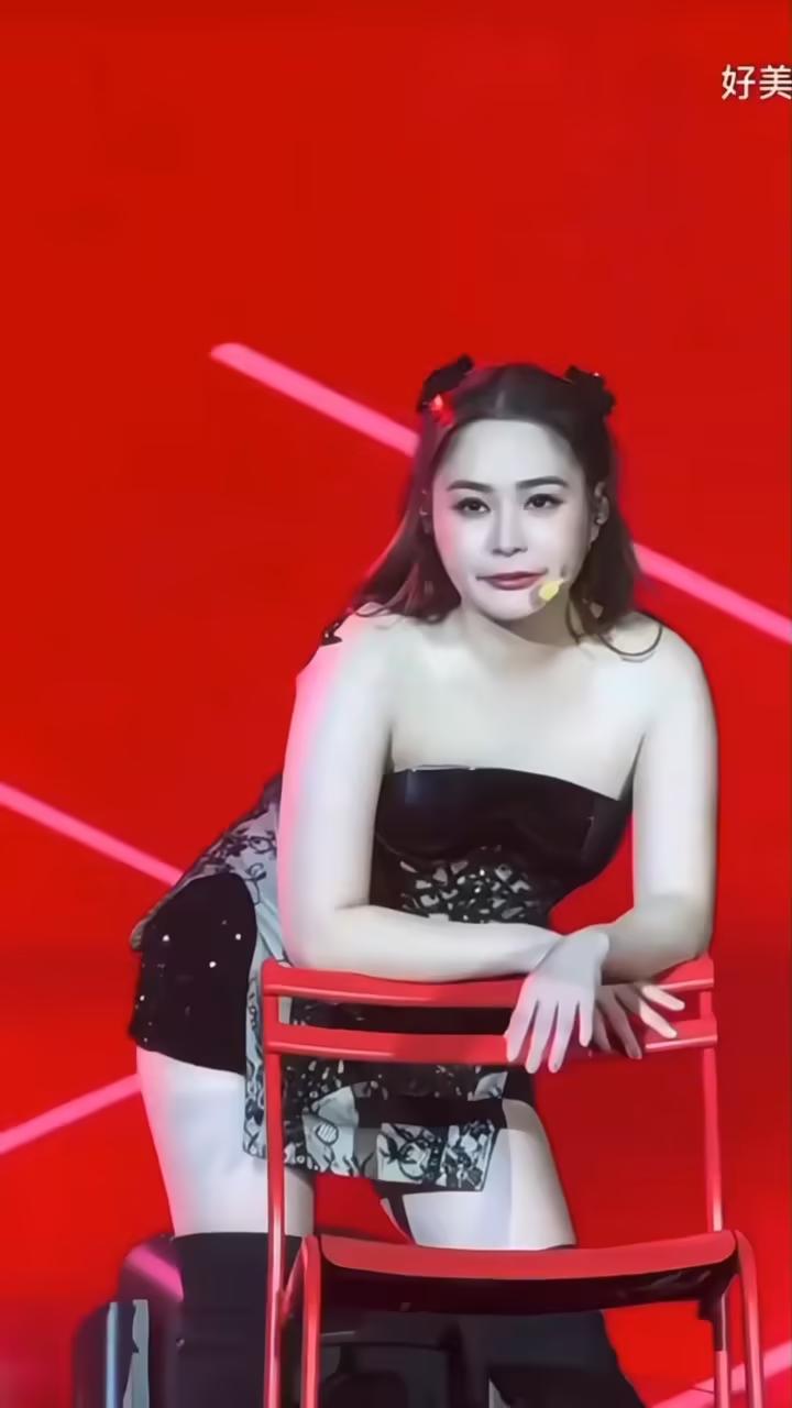 阿娇，引发热议8月25日，身高160、年龄45岁的阿娇，令大家刮目相看。