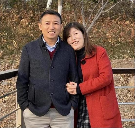 北大法学高材生放着门当户对的姑娘不要，非要娶一个连小学都没读完的农村毁容女孩。父