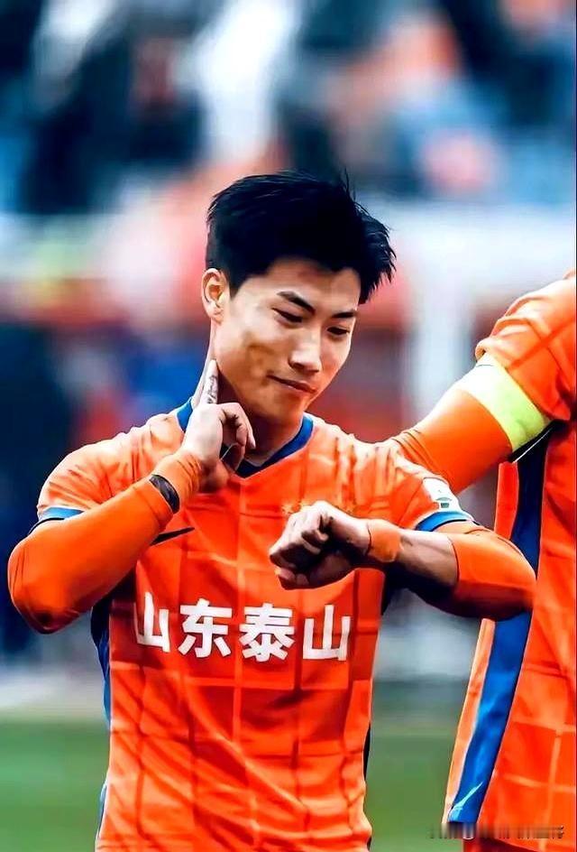 泰山双星冲广东足球先生！客观说：有机会但非热门广东足球先生候选名单出炉，山