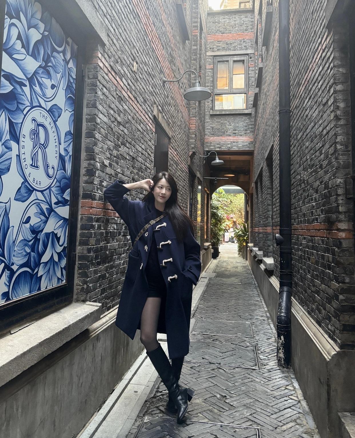 晒晒少女靓影花季少女本就是世间美妙的化身，她们阳光干净，每一张养眼写真都记录着这