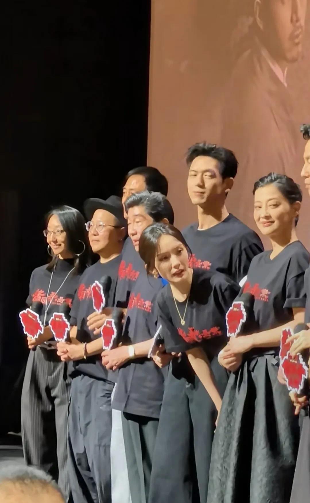 今日，我不夸杨幂的颜值，也不夸她的身材，我就来夸一夸她的情商。在电影《长安的荔