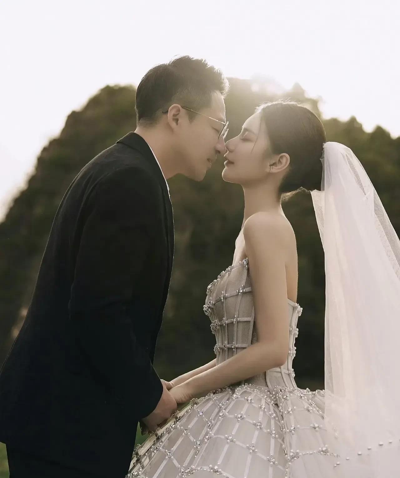 汪小菲马筱梅大婚，大S家人集体沉默了！5月17日，汪小菲举办婚礼，张兰穿着旗袍