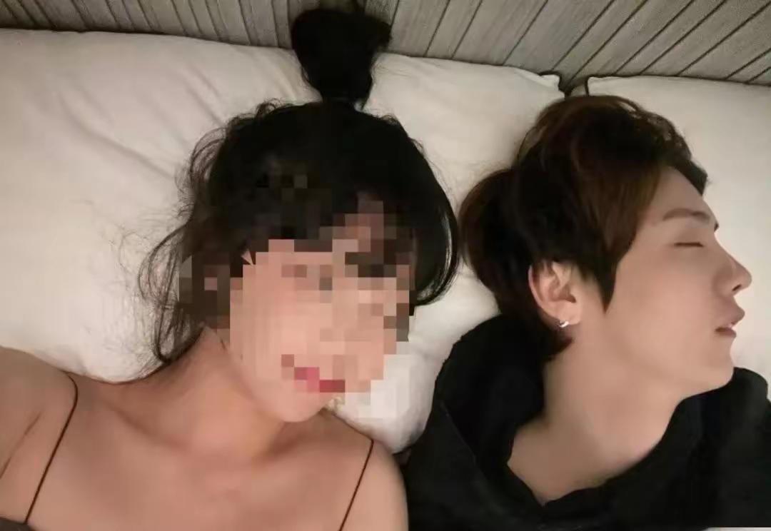 鹿晗关晓彤被网红一张床照卷入风暴眼！全网追问真相背后，我们愤怒的究竟是什么？