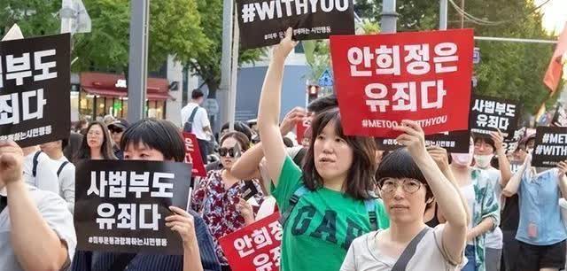韩国的女性已经彻底疯魔，从最开始的不谈恋爱，不结婚，到后来的不生孩子，不愿意和男