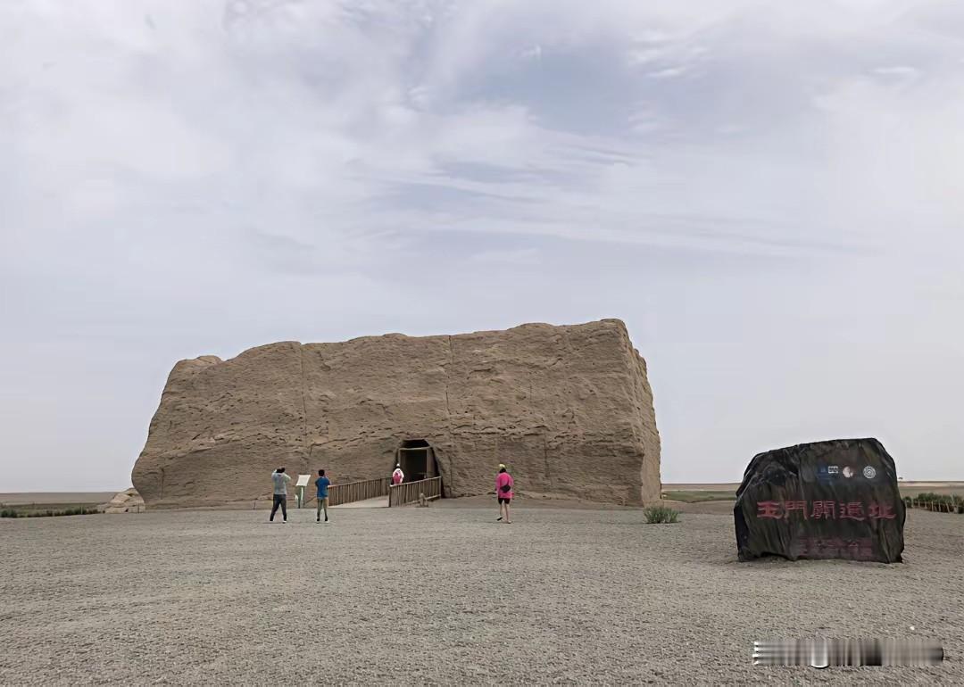 玉门关，就因为那句“春风不度玉门关”被不少人列入旅行清单，我之前也跟风去了。从敦