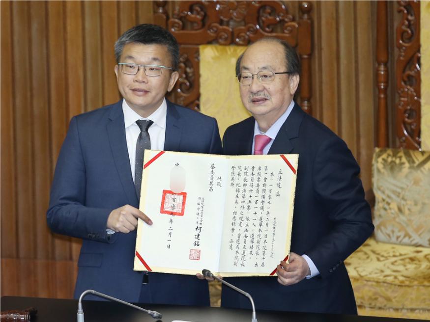 “万年总召”柯建铭被逼退场媒体讽刺：大罢免大成功一人成功下台！台北2月