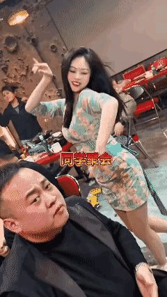 这俩胖哥们心里在想什么…