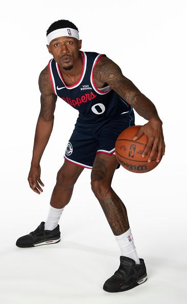 据NBA记者托默·阿扎利报道，快船主帅泰伦·卢表示，布拉德利·比尔将担任球队