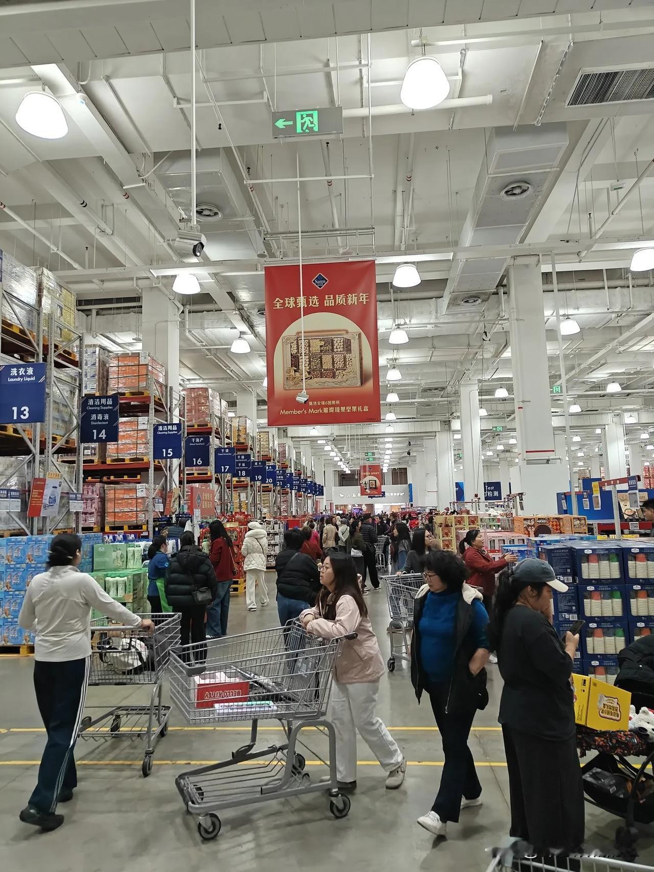 有个好朋友买东西总是往山姆跑。今天，好朋友又喊我去逛山姆，反正闲着也是闲着，就