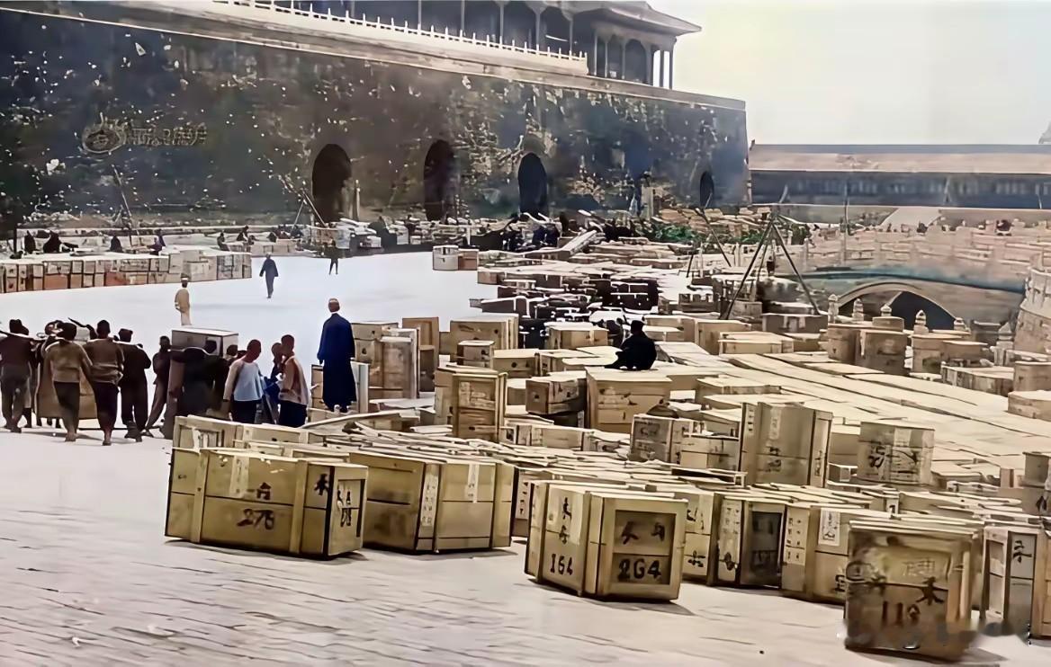 当年的故宫文物南迁，费尽了周折，这么一大批文物，在那个时代交通工具还不是很发达，